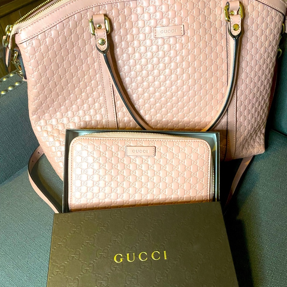 LIKE NEW - Authentic Gucci with matching wallet!